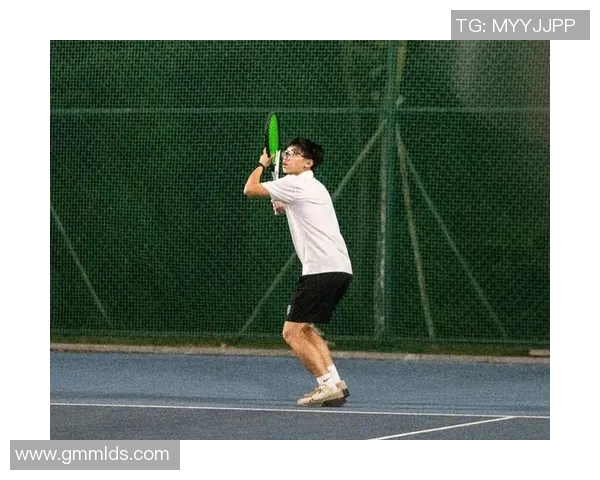 深圳网球队配合引发热议球员间默契与战术选择成焦点