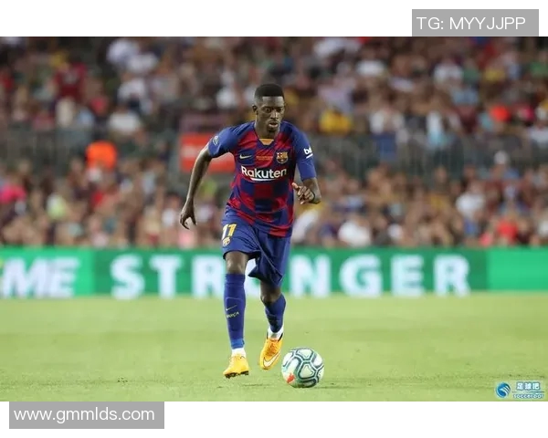 足球明星出场绿布背后的故事与魅力揭秘